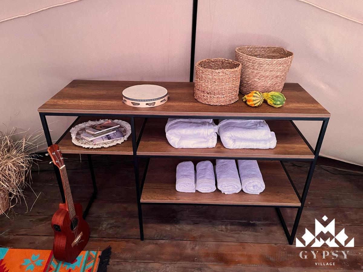 Gipsy Village Park Hotel Asureti Bagian luar foto