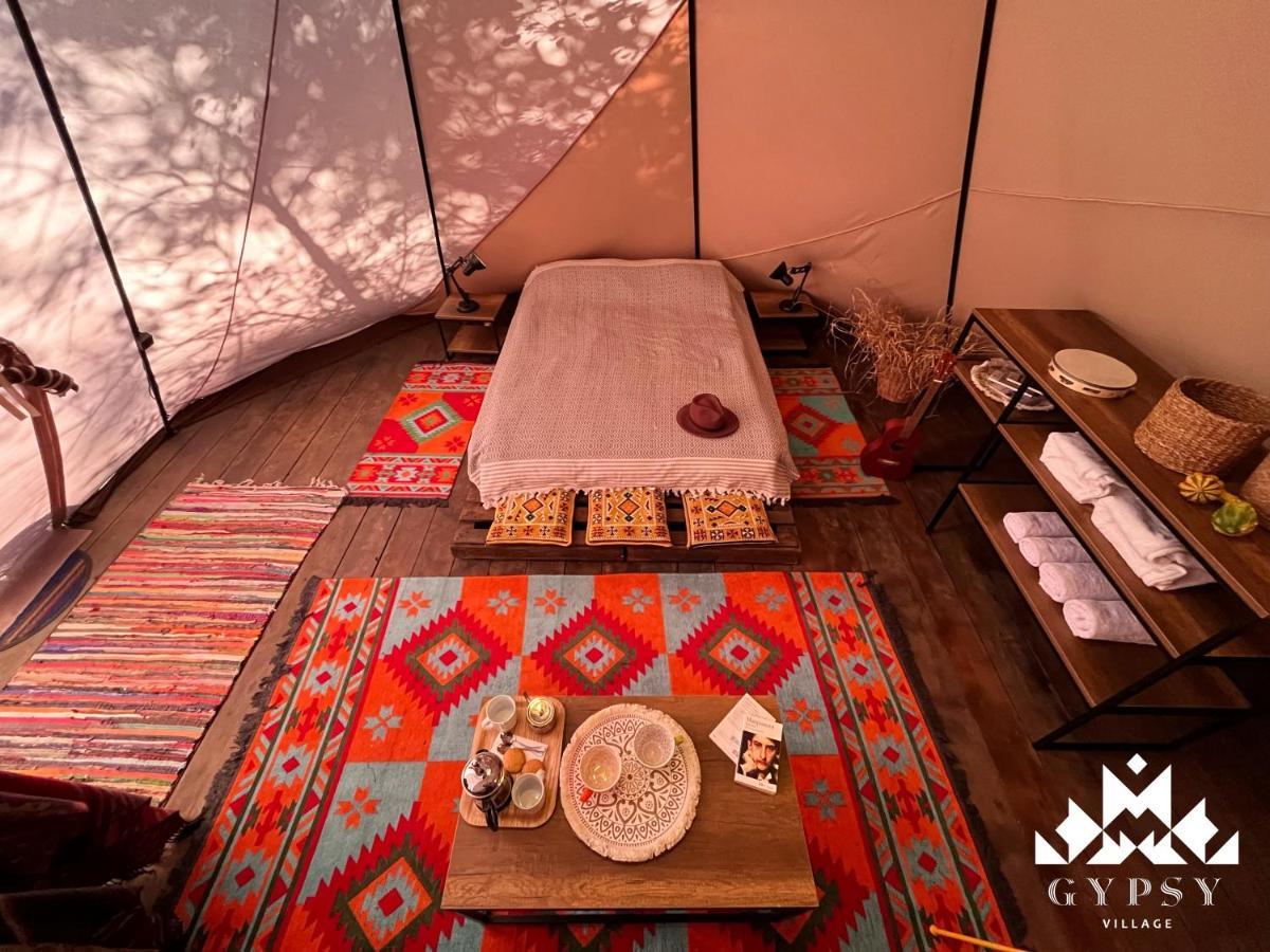 Gipsy Village Park Hotel Asureti Bagian luar foto
