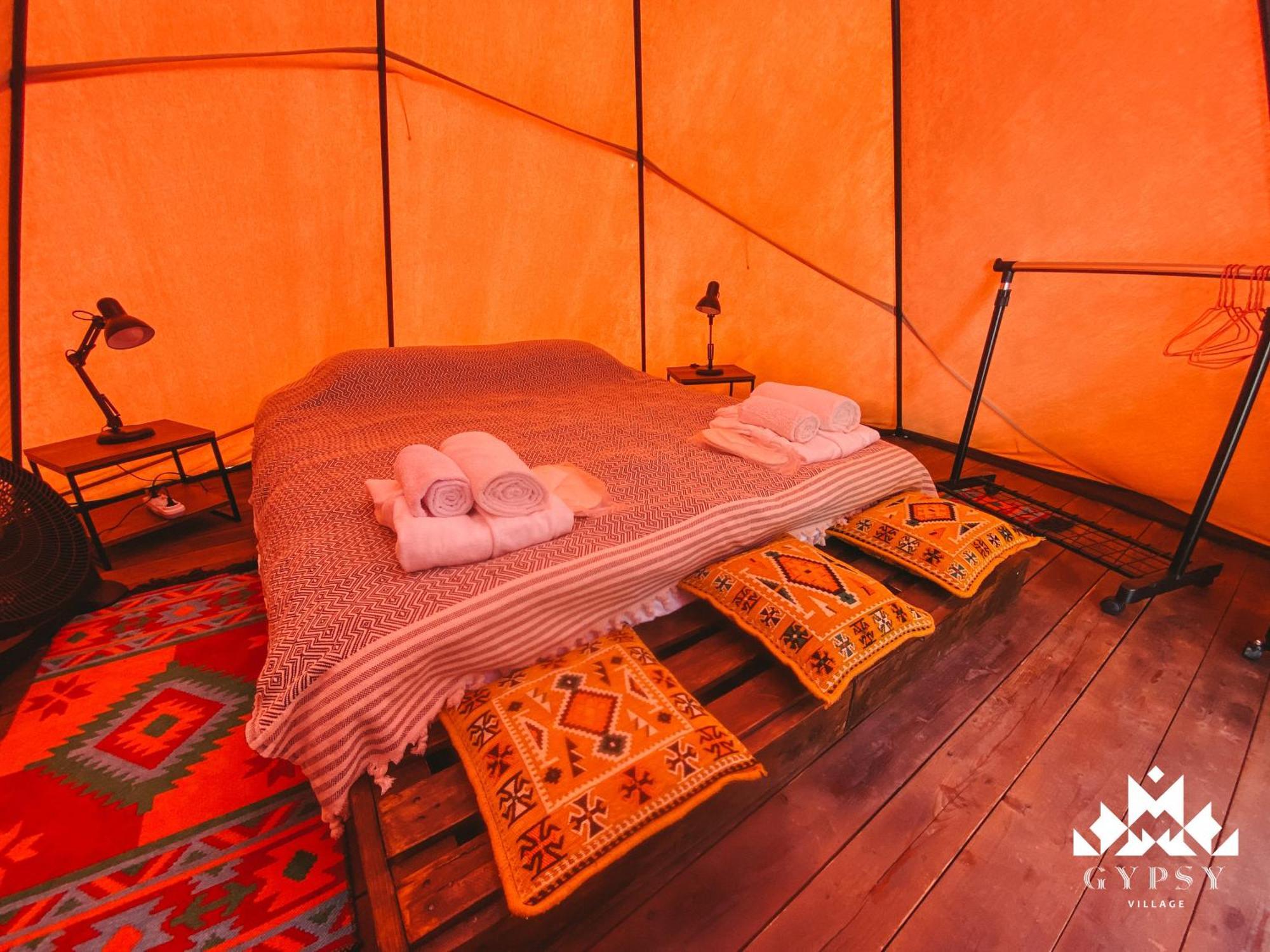 Gipsy Village Park Hotel Asureti Bagian luar foto