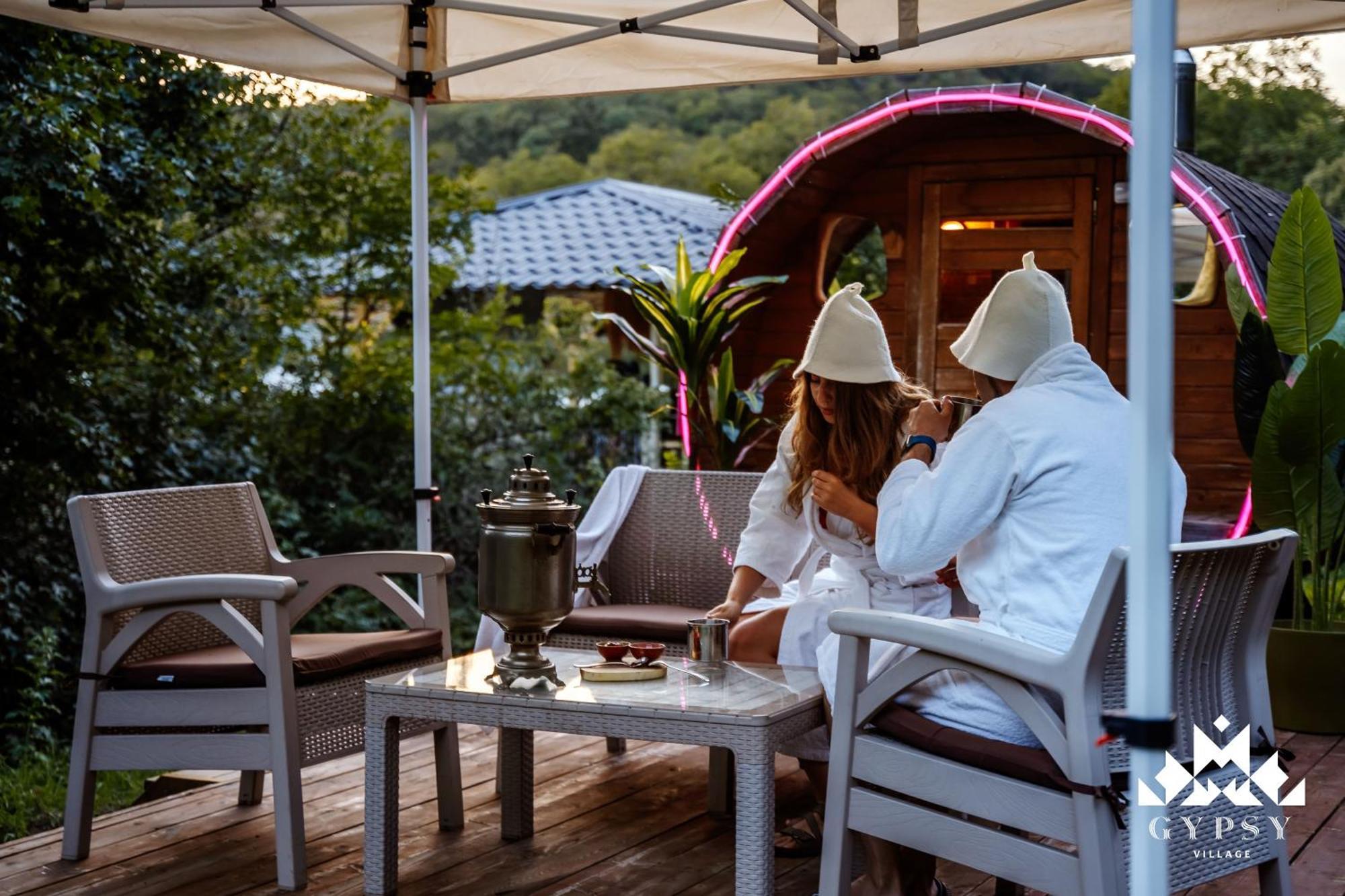 Gipsy Village Park Hotel Asureti Bagian luar foto