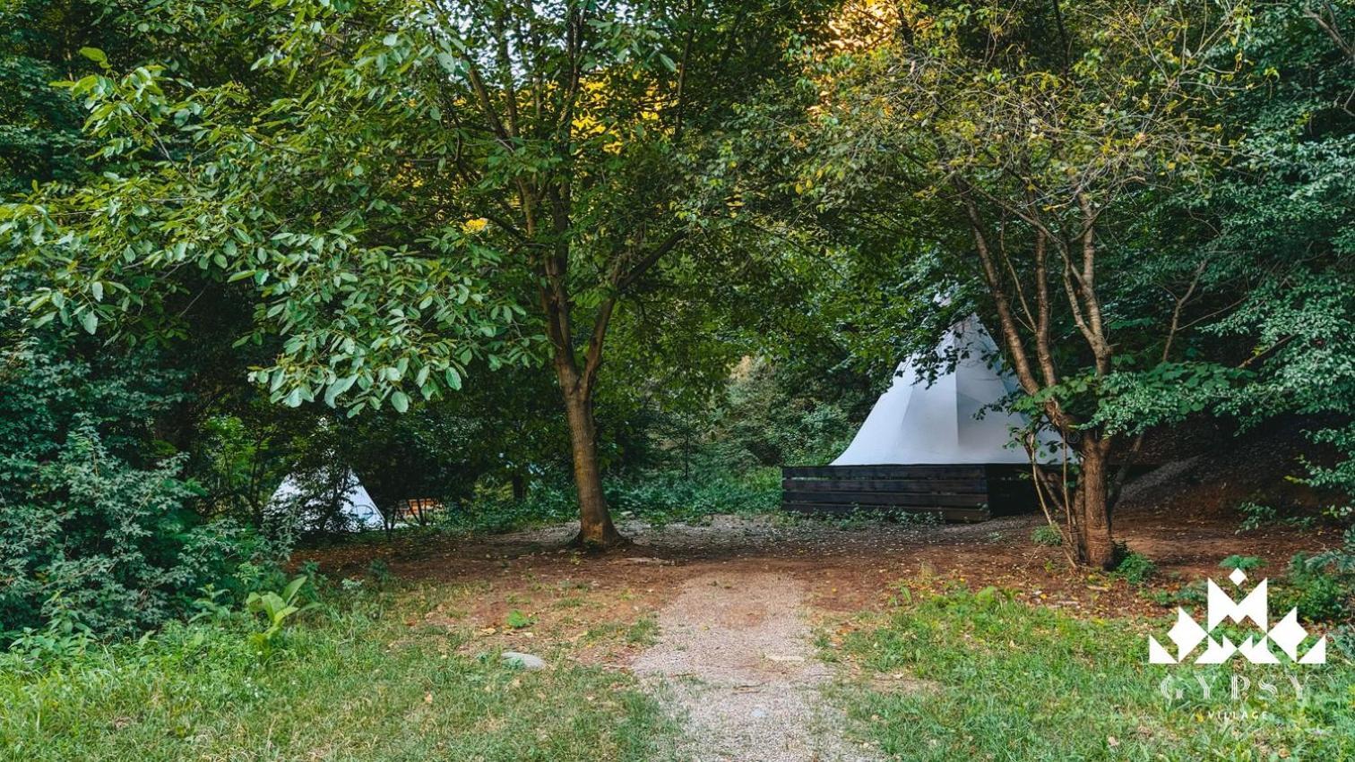 Gipsy Village Park Hotel Asureti Bagian luar foto