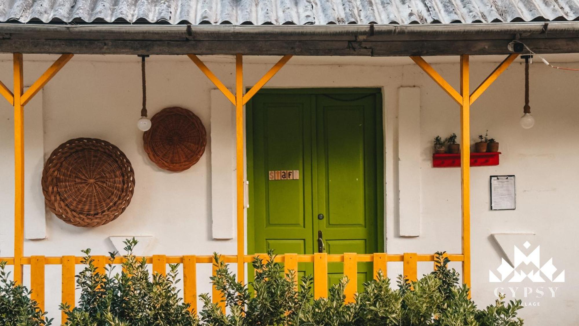 Gipsy Village Park Hotel Asureti Bagian luar foto