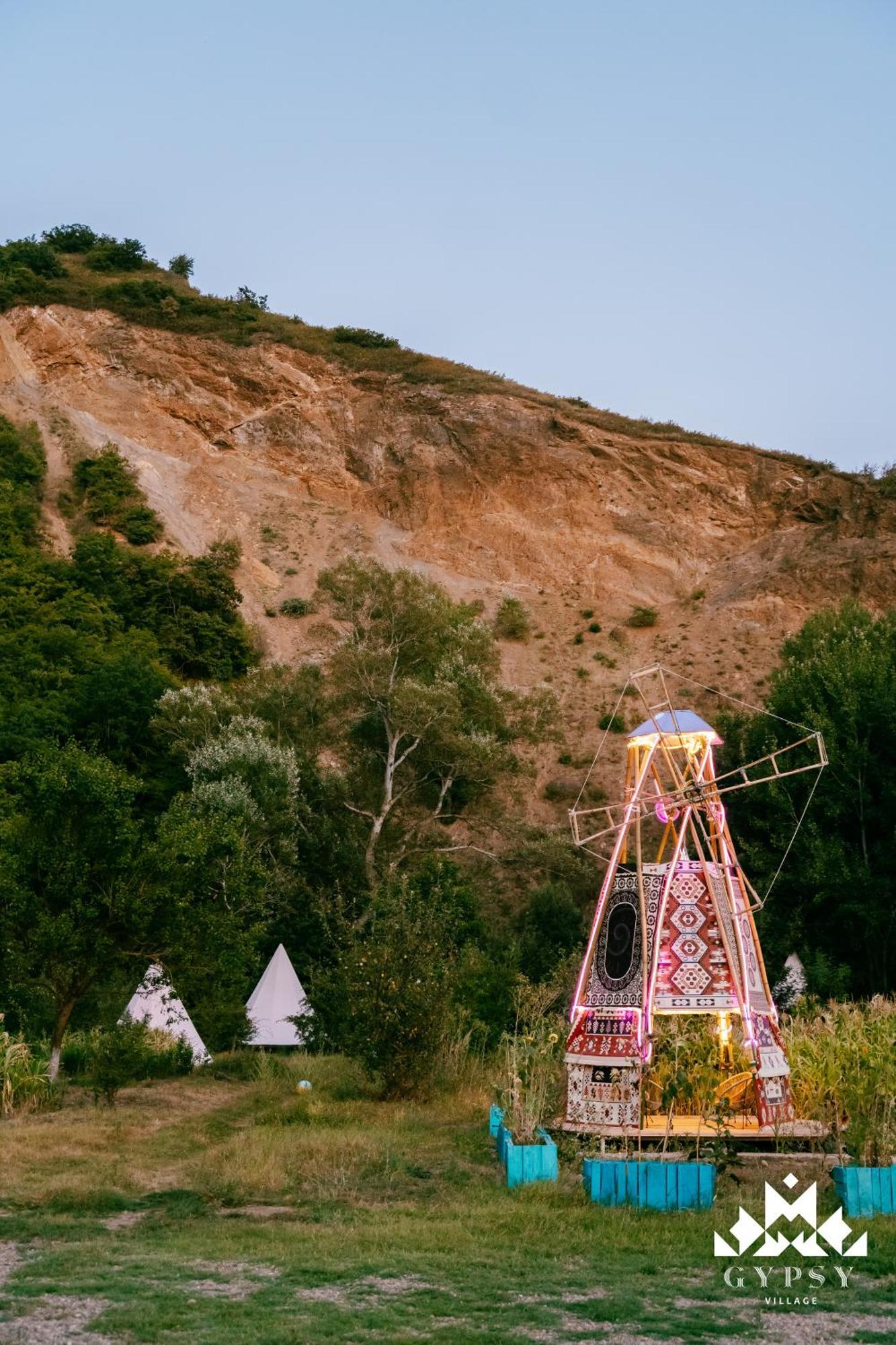 Gipsy Village Park Hotel Asureti Bagian luar foto