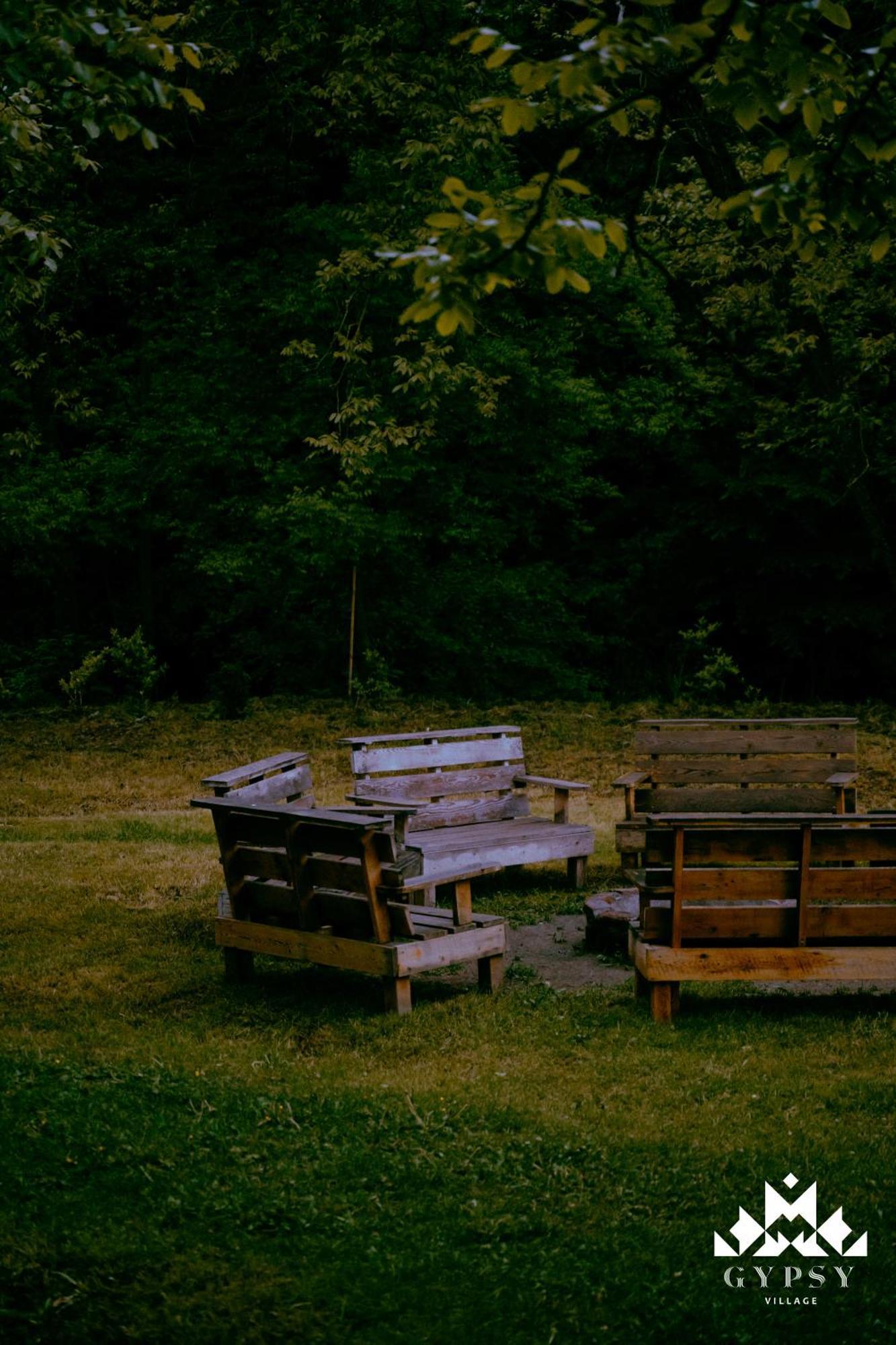 Gipsy Village Park Hotel Asureti Bagian luar foto